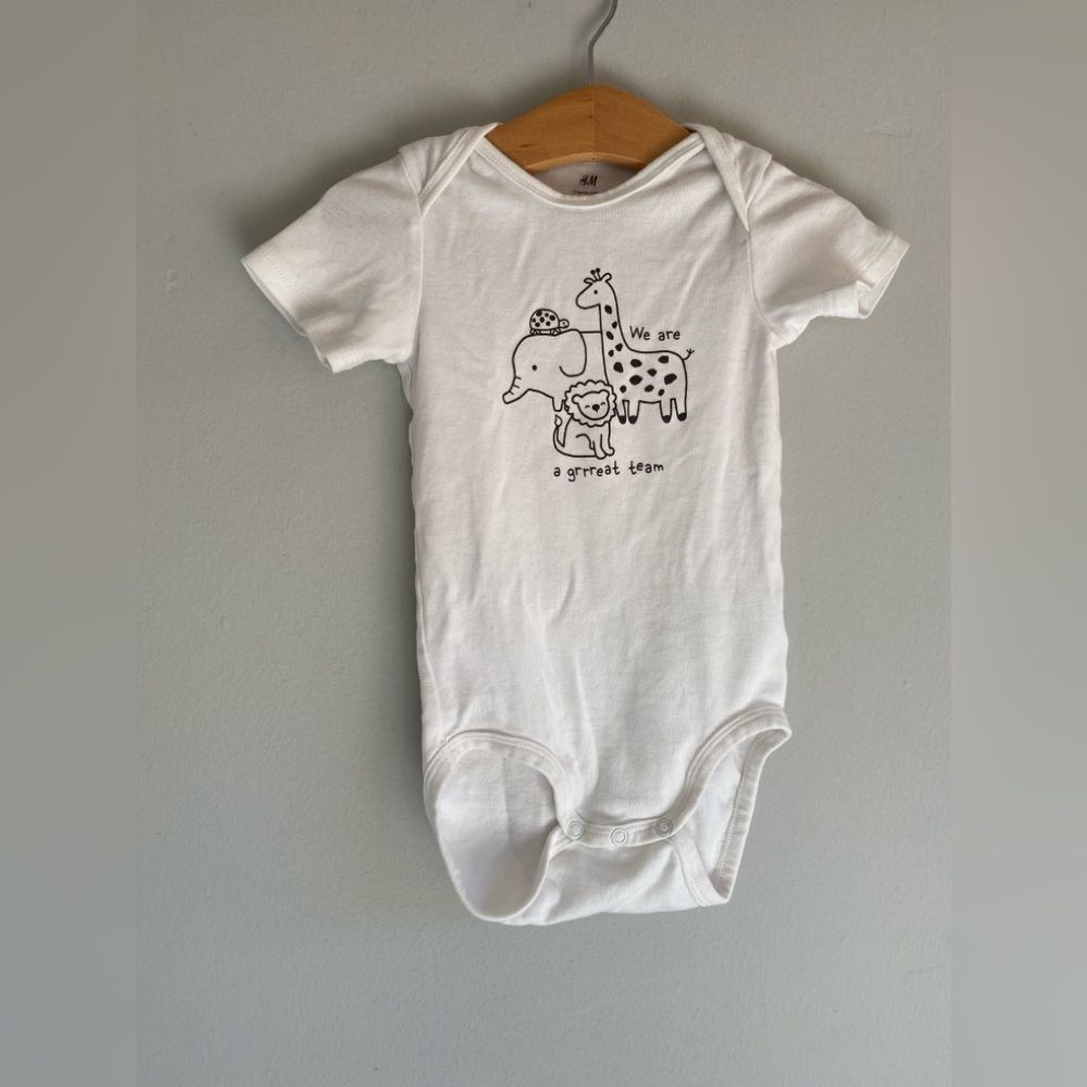 H &M Organic Cotton One Piece short sleeve Bodysuit 2T